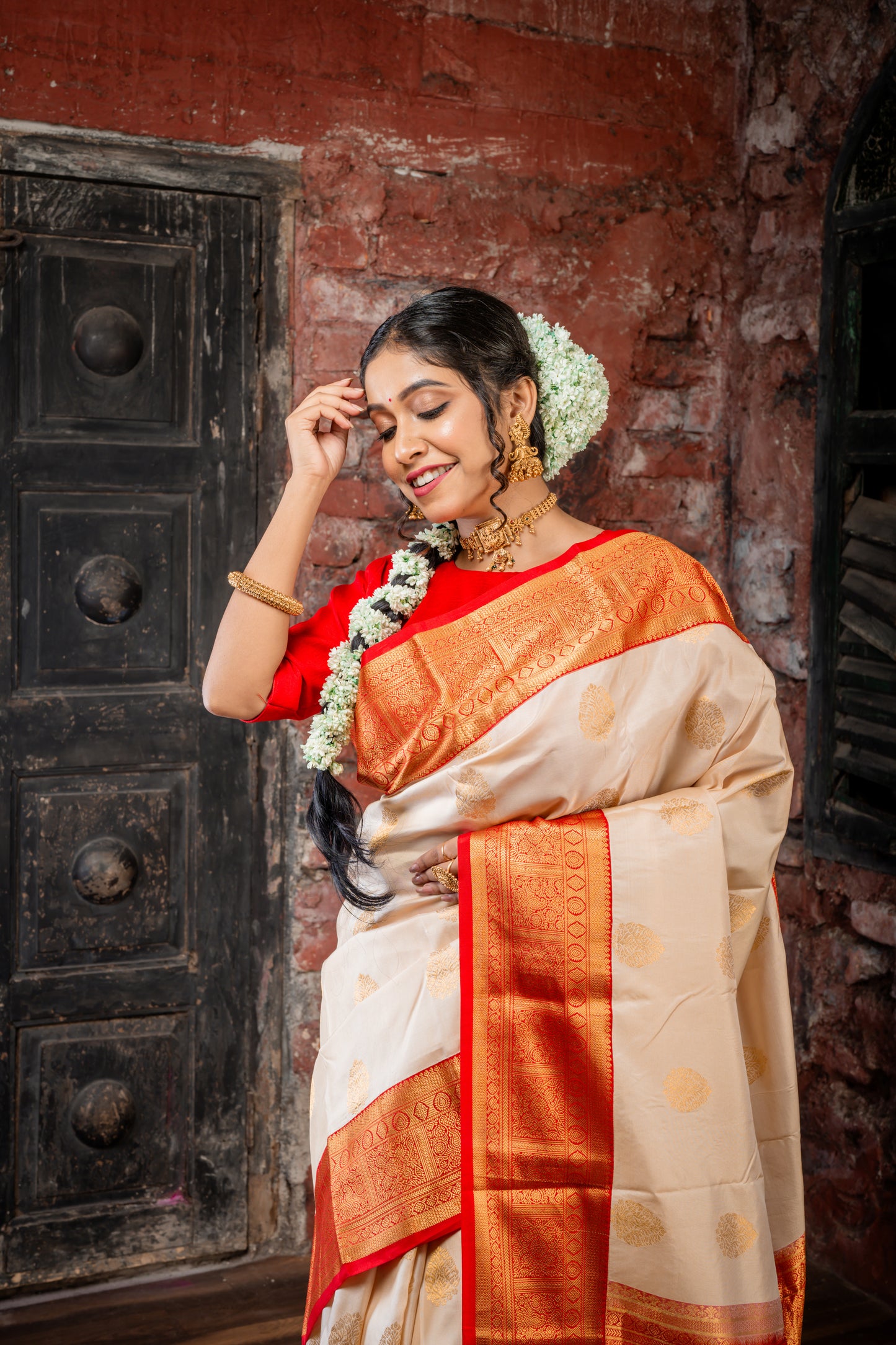 Ivory Gold Kanchipuram Silk With Traditional Zari Buti, Red Border and Pallu