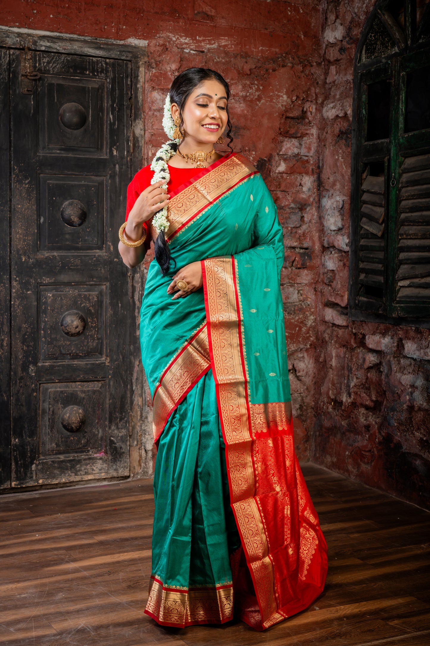 Deep Green Kanjeevaram with Traditional Zari Buti, Red Gatti Border and Pallu