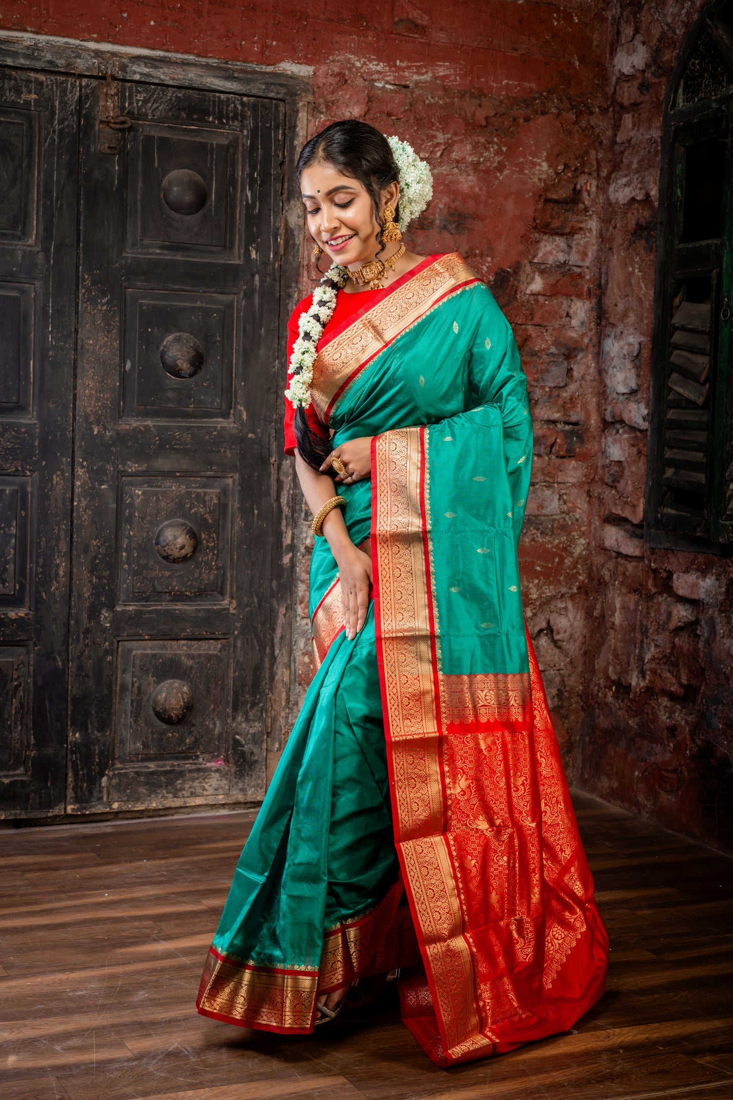 Deep Green Kanjeevaram with Traditional Zari Buti, Red Gatti Border and Pallu